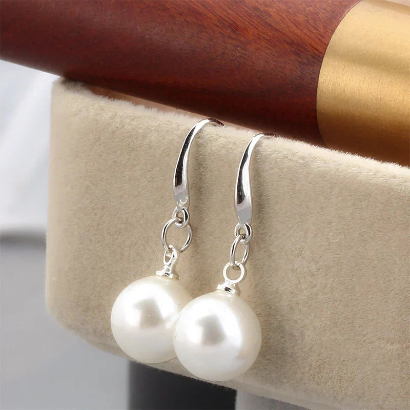 Fashionable Elegant Round Shell Pearl And Pearl Earrings