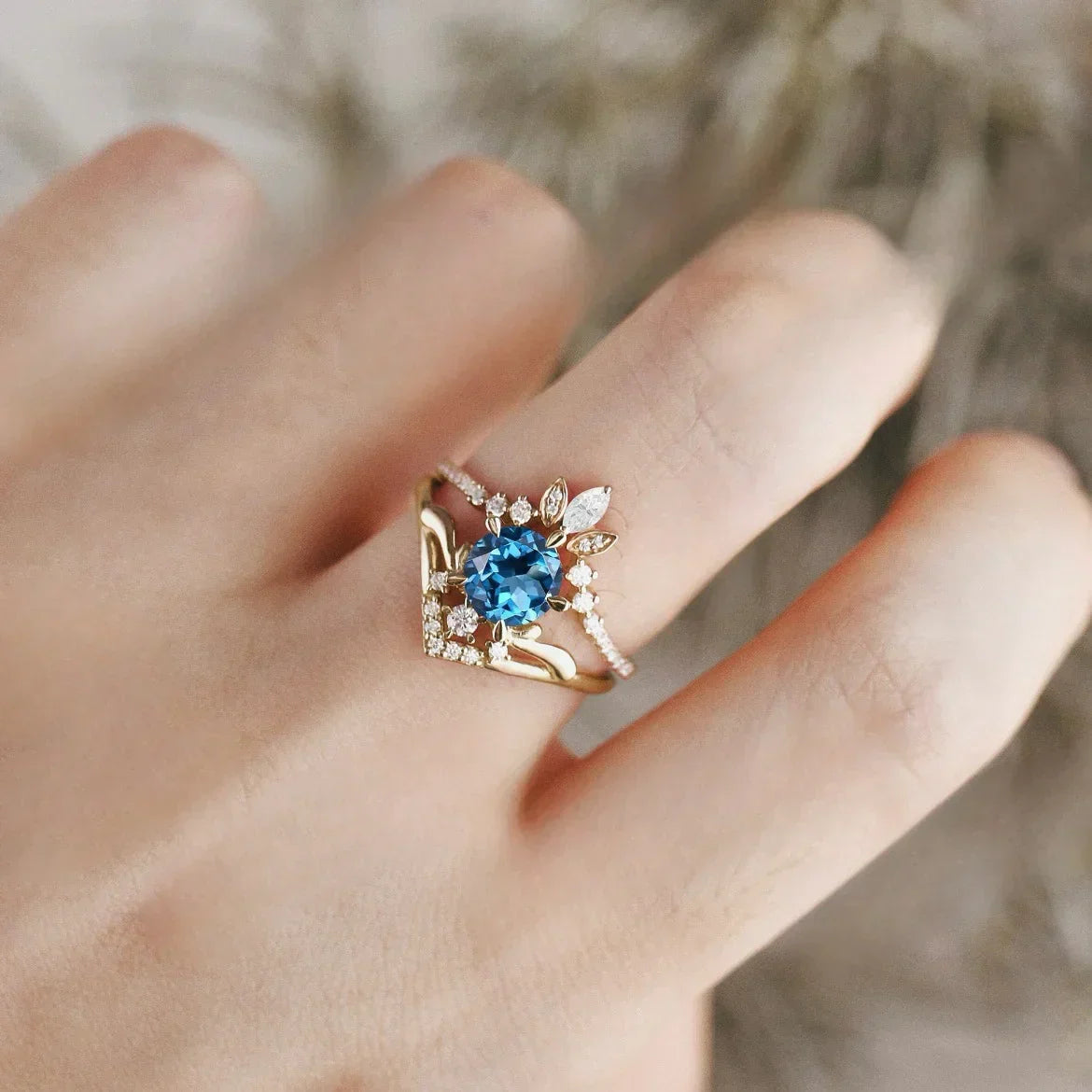 Geometric Fly Shape Pattern Gold Plated Simple Couple Rings