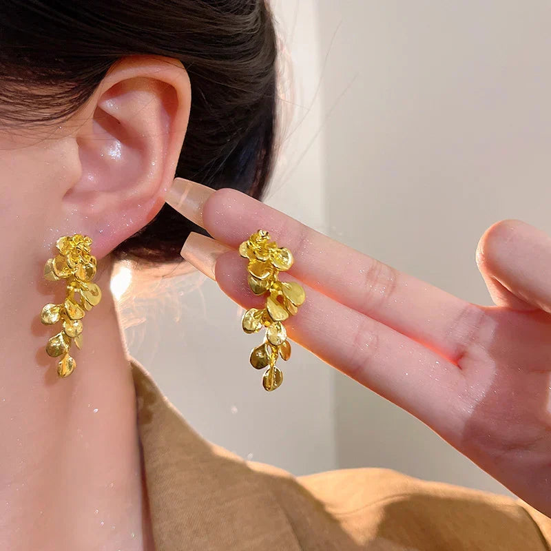 Light Luxury Minority High-grade Metal Leaf Earrings For Women
